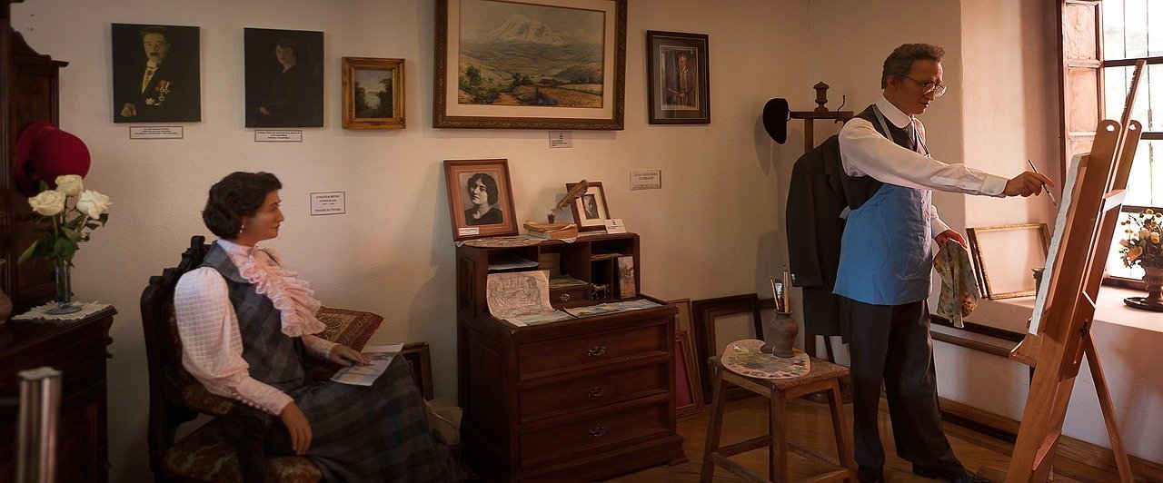 https://www.livingecuadortravel.com/wp-content/uploads/2021/01/Museo-Quinta-Juan-Leon-Mera-by-Danielalajo.jpg